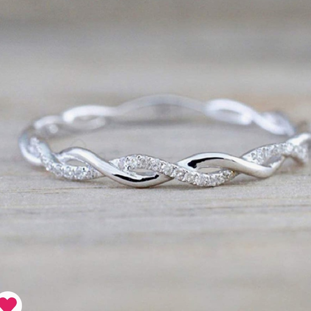 Women’s fashion ring 925 sterling silver twist stackable cubic zirconia size 8